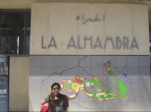 En la entrada de La Alhambra