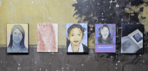 Exposición "400 Women", en dode 200 artistas dedican sus pinturas a las muertas de Juarez. Organizado por Tamsyn Challenger/ 400women.tumblr.com